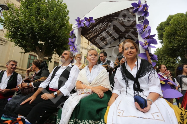 Cabalgata de apertura de la Feria 2015  / LOLA ORTIZ