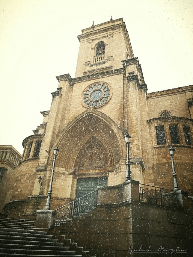 Catedral de Albacete con nieve.  / ISABEL MARÍA CASTILLEJO