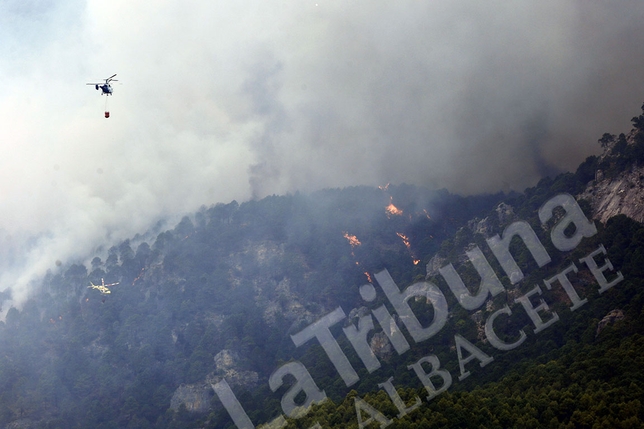 Indendio forestal en Yeste y Molinicos. / Rubén Serrallé y José Miguel Esparcia  / LATRIBUNADEALBACETE.ES