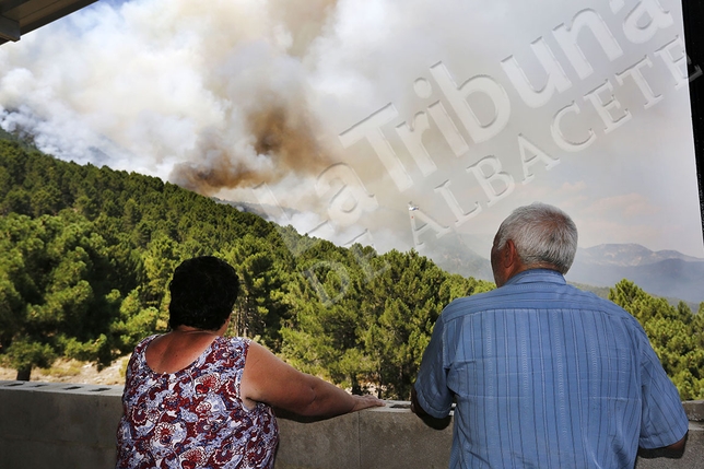 Indendio forestal en Yeste y Molinicos. / Rubén Serrallé y José Miguel Esparcia  / LATRIBUNADEALBACETE.ES