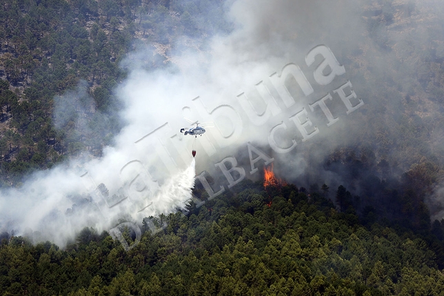 Indendio forestal en Yeste y Molinicos. / Rubén Serrallé y José Miguel Esparcia  / LATRIBUNADEALBACETE.ES