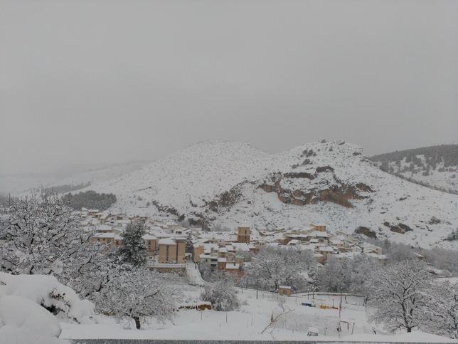 La nevada dejó a Nerpio con un gran manto blanco.   / ISABEL RODRÍGUEZ GÓMEZ