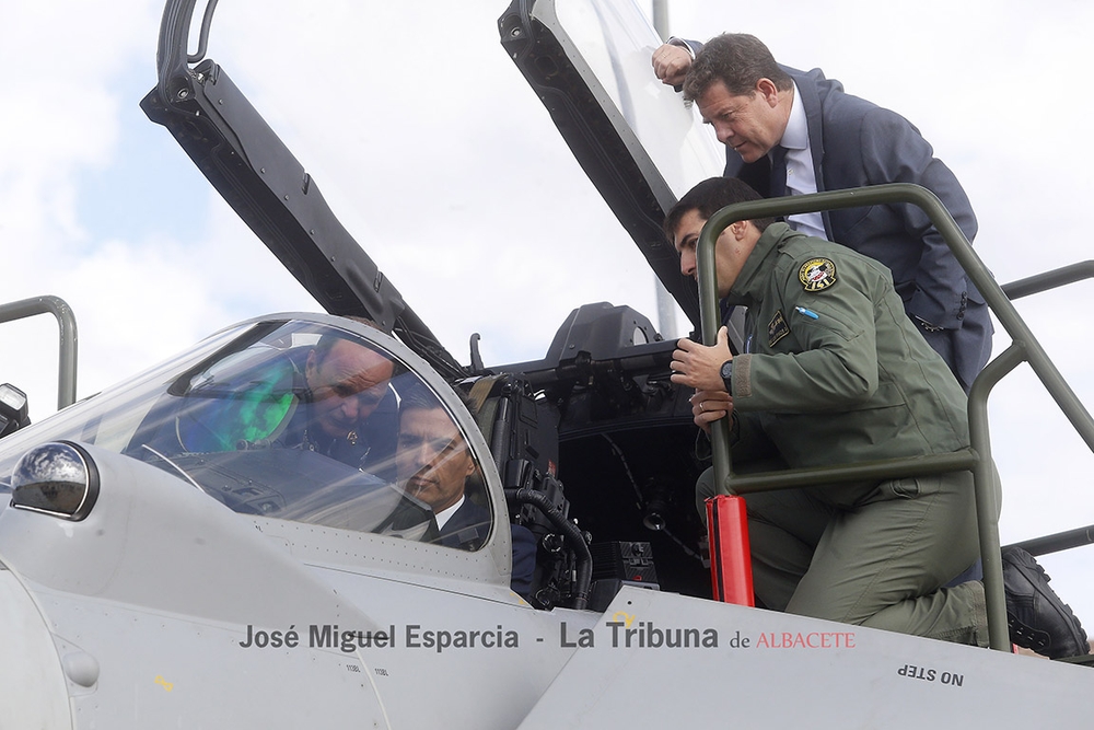 Pedro Sánchez durante la visita a la Base Aérea los Llanos