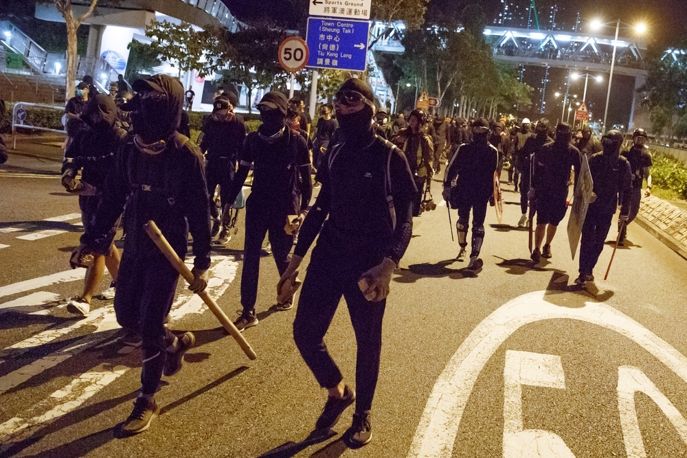 Hong Kong vive una nueva noche de violencia y luto