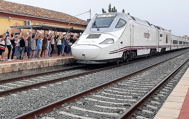 Masaje precio Teoría establecida Renfe programa un tren Alvia a Madrid por la mañana | Noticias La Tribuna  de Albacete
