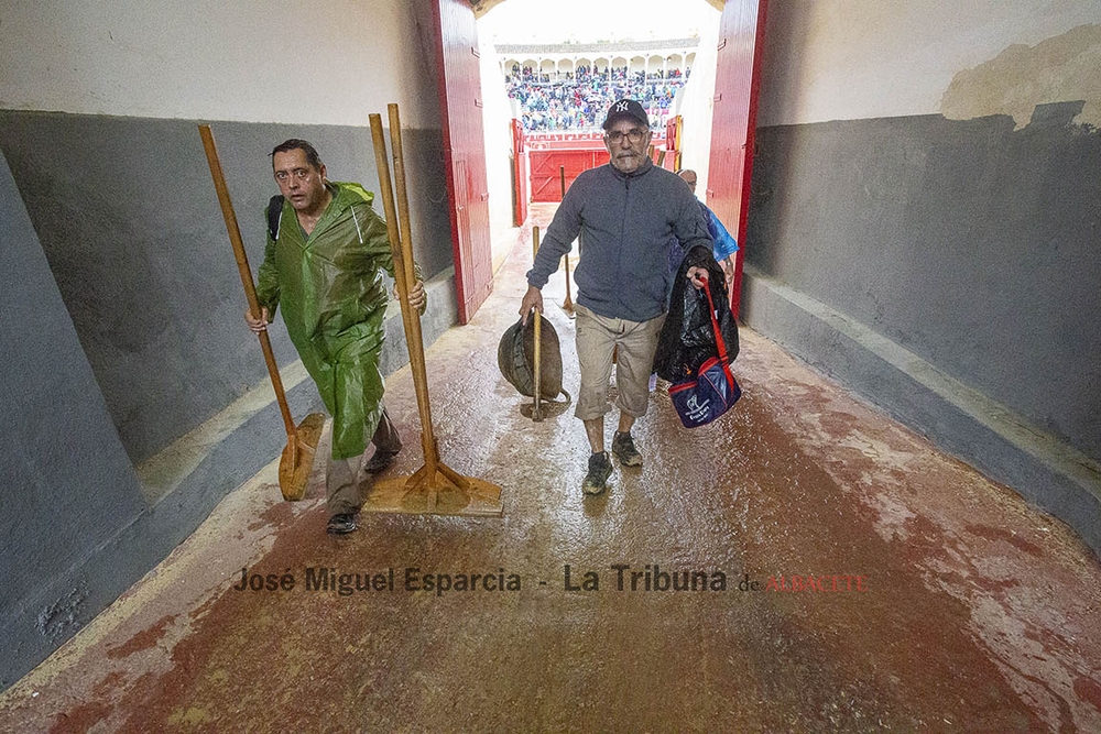 Las imágenes de la suspensión de la sexta del abono  / JOSÉ MIGUEL ESPARCIA