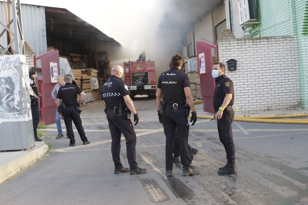 Aparatoso incendio en una empresa de madera de Ciudad Real