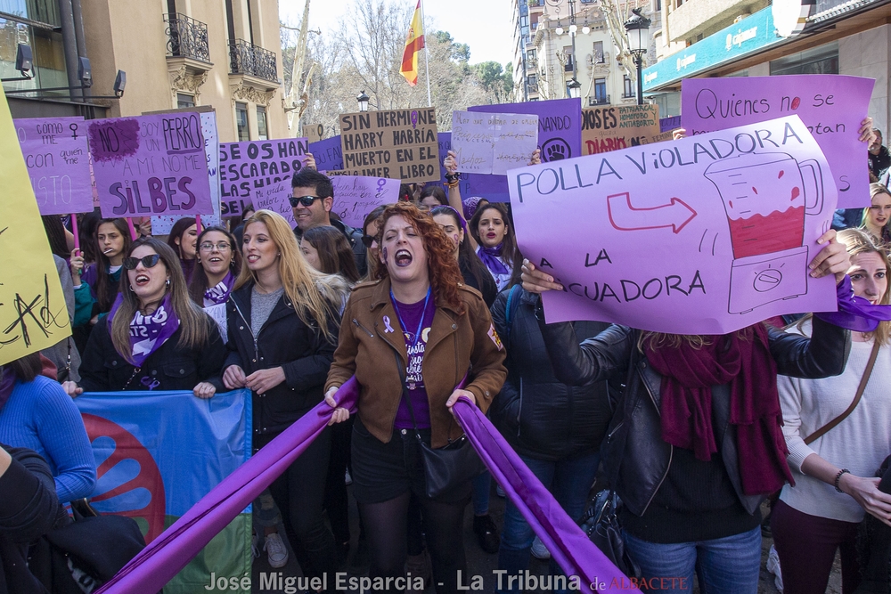 Gran participación en la manifestación por el 8-M de Albacete  / JOSÉ MIGUEL ESPARCIA