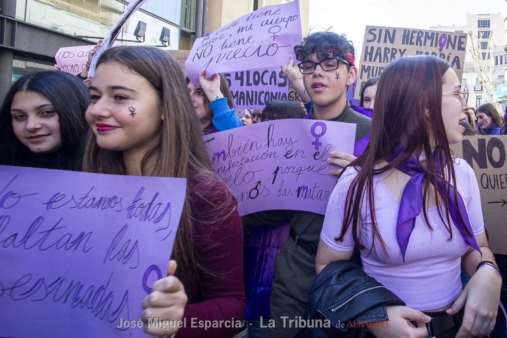 Gran participación en la manifestación por el 8-M de Albacete  / JOSÉ MIGUEL ESPARCIA