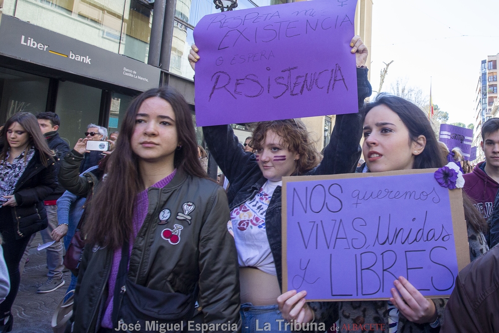 Gran participación en la manifestación por el 8-M de Albacete  / JOSÉ MIGUEL ESPARCIA