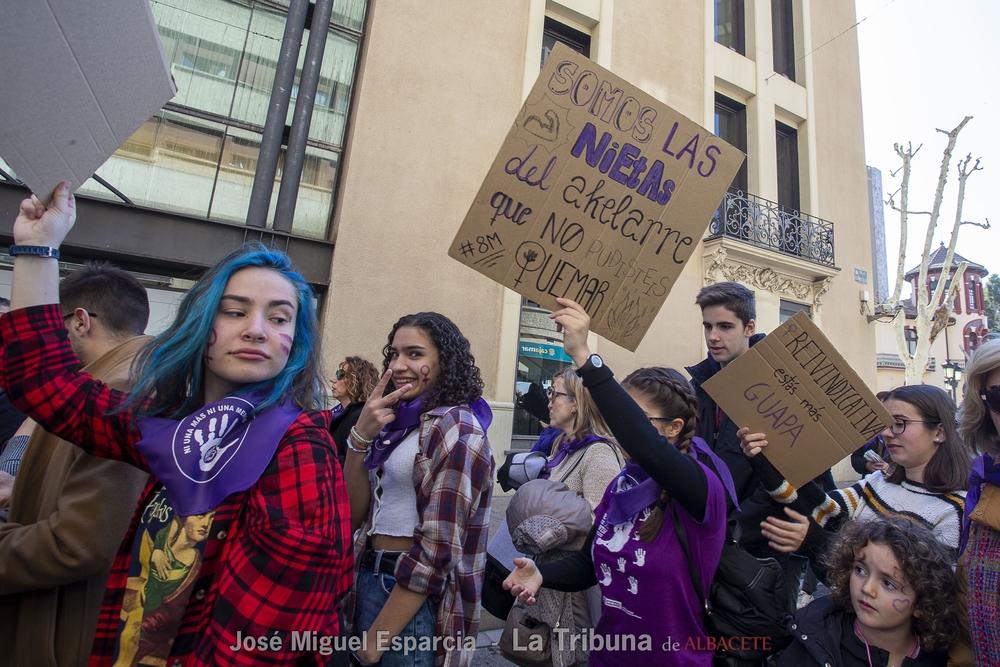 Gran participación en la manifestación por el 8-M de Albacete  / JOSÉ MIGUEL ESPARCIA