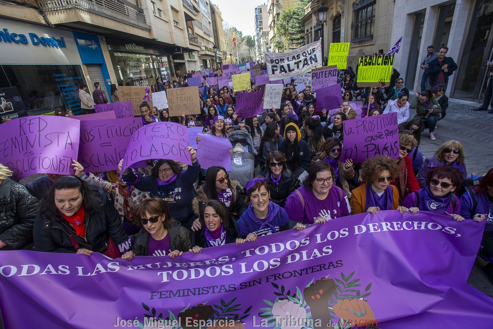 Gran participación en la manifestación por el 8-M de Albacete  / JOSÉ MIGUEL ESPARCIA