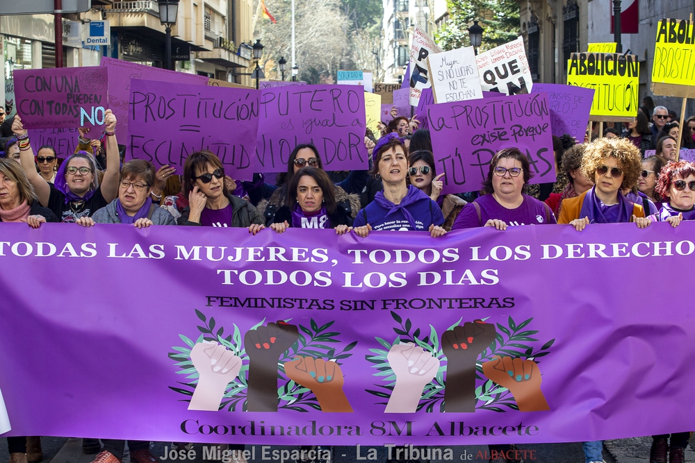 Gran participación en la manifestación por el 8-M de Albacete  / JOSÉ MIGUEL ESPARCIA