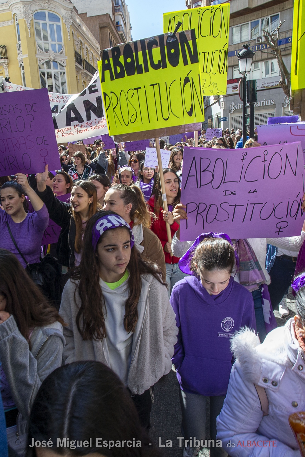 Gran participación en la manifestación por el 8-M de Albacete  / JOSÉ MIGUEL ESPARCIA