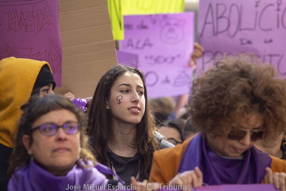 Gran participación en la manifestación por el 8-M de Albacete  / JOSÉ MIGUEL ESPARCIA