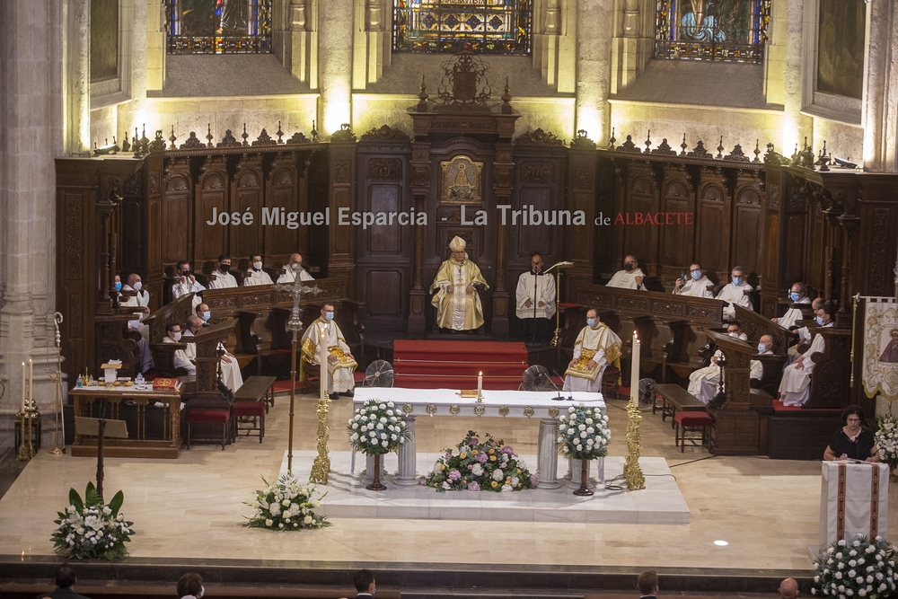 Misa en honor a la Virgen de los Llanos  / JOSÉ MIGUEL ESPARCIA