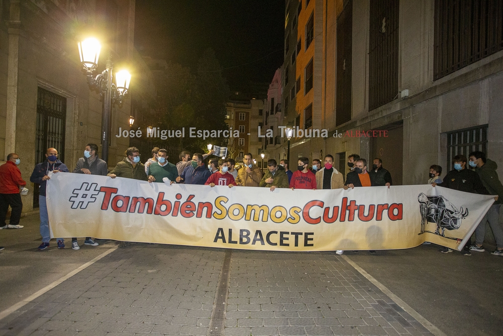 Sonora protesta contra el ministro de Cultura, José Manuel Rodríguez Uribes  / JOSÉ MIGUEL ESPARCIA