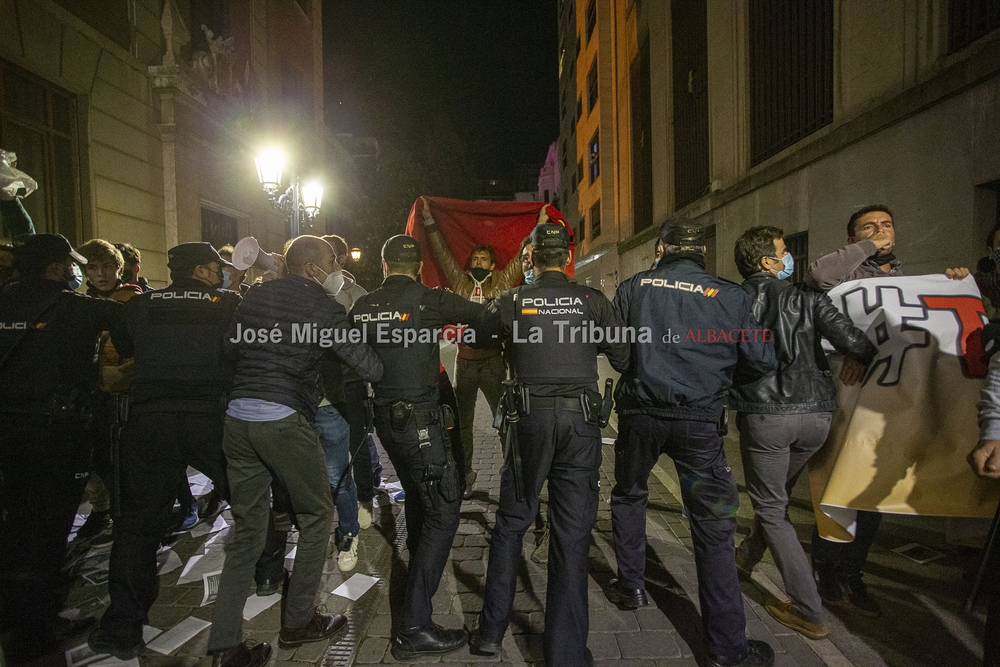 Sonora protesta contra el ministro de Cultura, José Manuel Rodríguez Uribes  / JOSÉ MIGUEL ESPARCIA