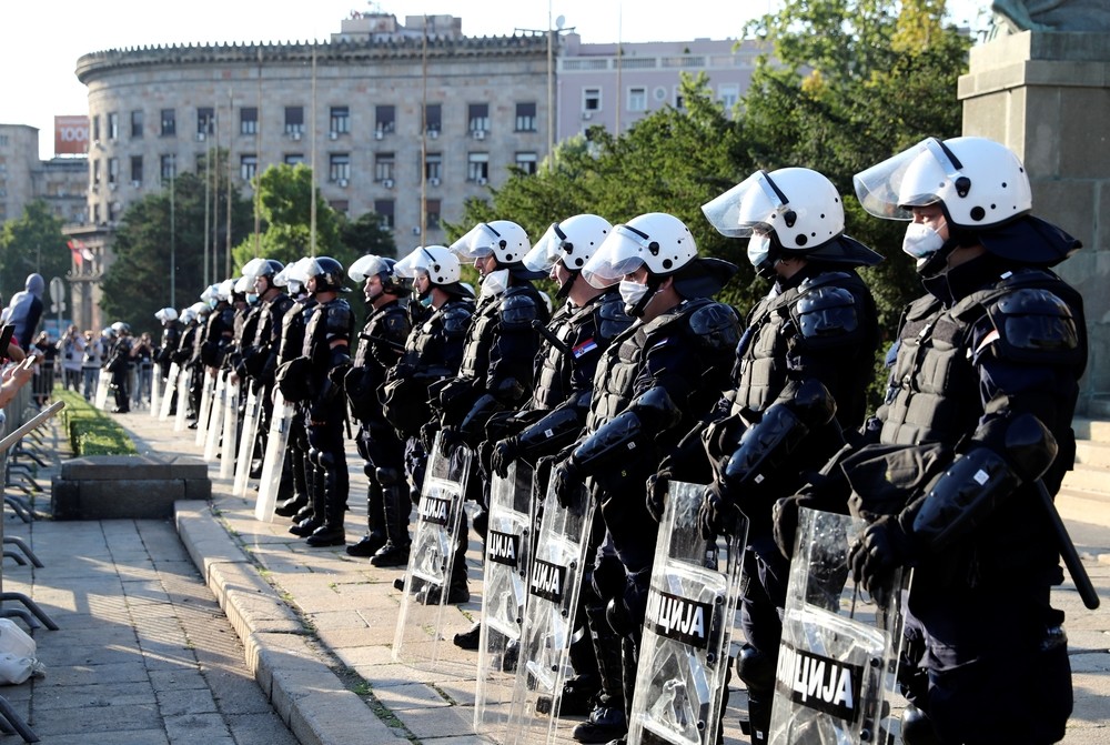 23 detenidos y 60 heridos por disturbios en Belgrado