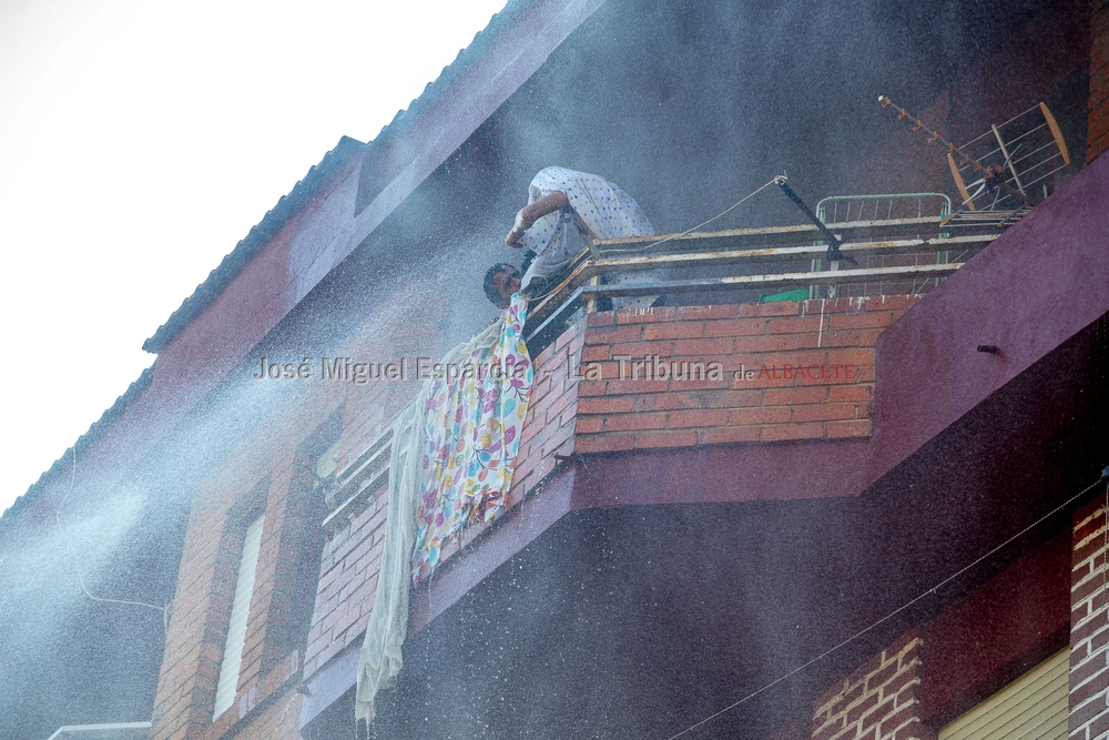 Incendio en una vivienda en la calle de Juan Pacheco  / JOSÉ MIGUEL ESPARCIA