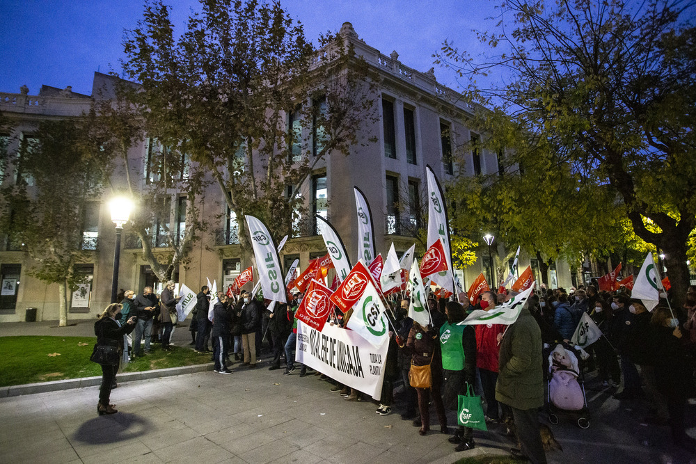 Protesta por el ERE que amenaza a 46 empleados de Unicaja