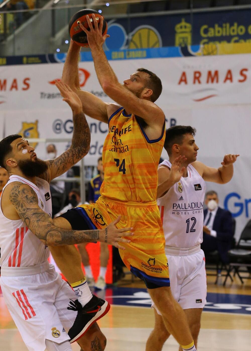 El Real Madrid termina con la lucha canaria