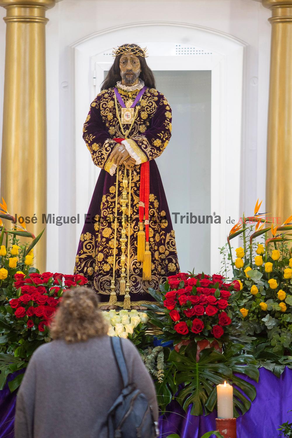 Tradicional besapiés a Nuestro Padre Jesús de Medinaceli  / JOSÉ MIGUEL ESPARCIA