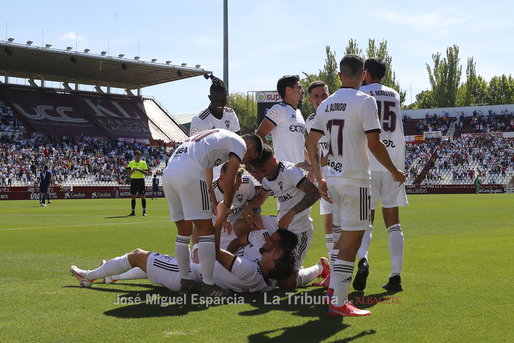 Un momento del partido disputado en el Carlos Belmonte  / JOSÉ MIGUEL ESPARCIA