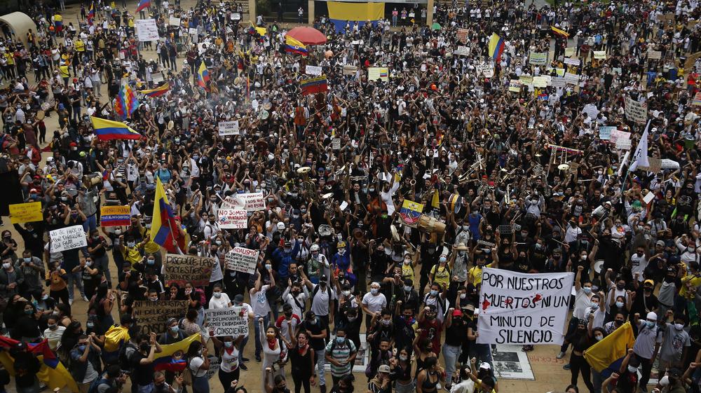 Nueva jornada de marchas pacÁ­ficas en MedellÁ­n dentro del 