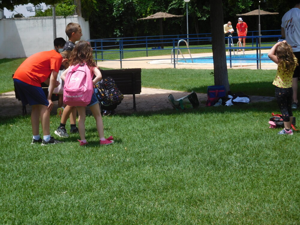 El primer chapuzón valiente en la piscina de Villarrobledo