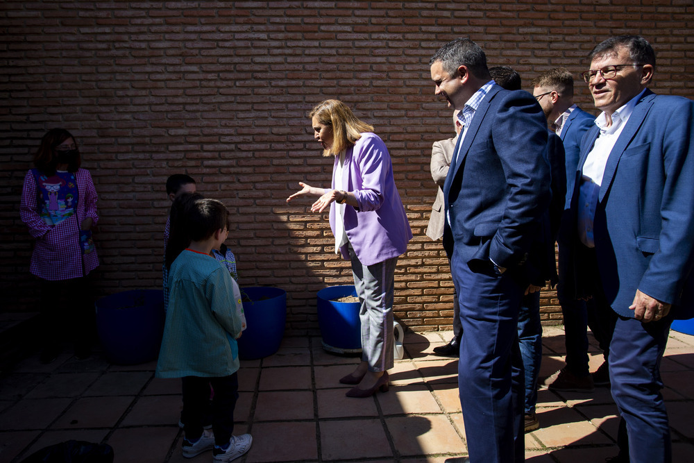 La consejera de Educación, Cultura y Deportes, Rosa Ana Rodríguez, visita el Centro Rural Agrupado (CRA) ‘Pinares de La Manchuela’