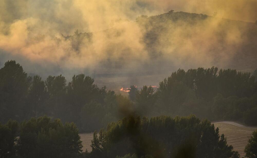 Continúan trabajos en el incendio de Valdepeñas de la Sierra
