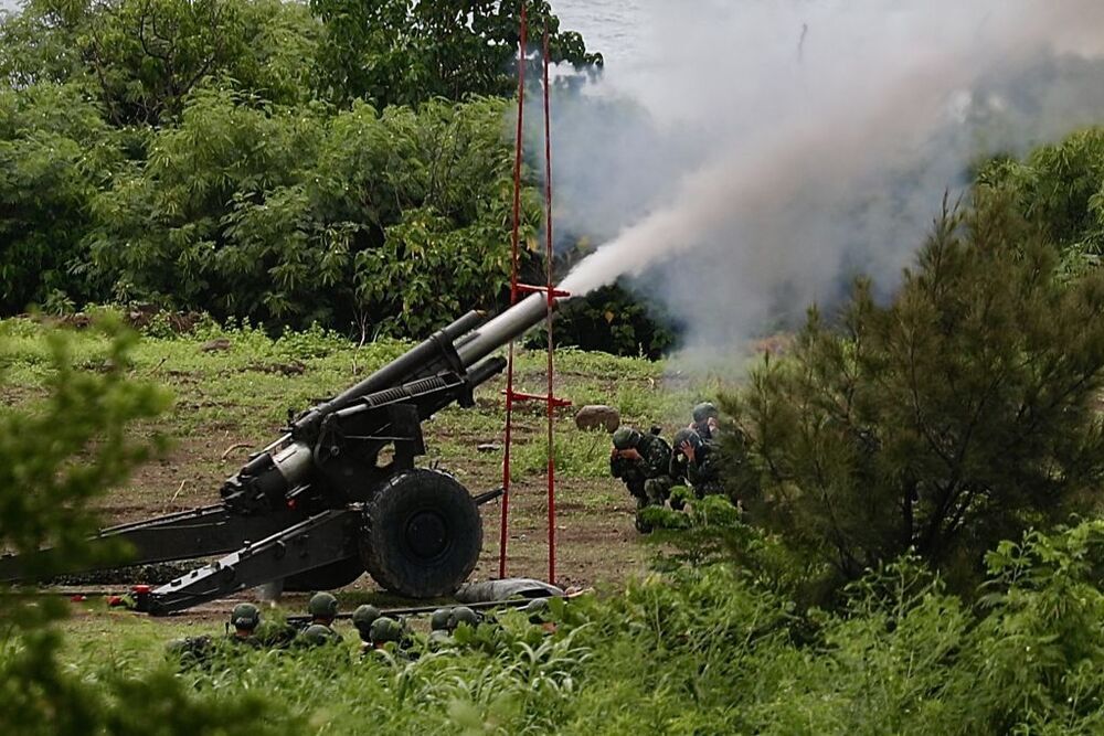 Taiwán inicia un simulacro de artillería con fuego real 