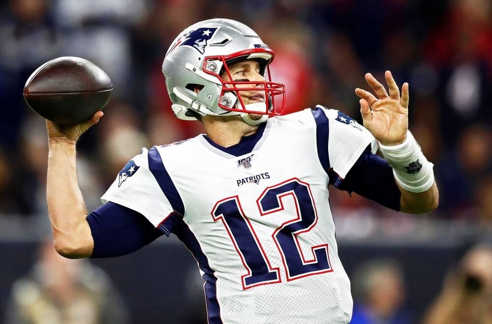 Tom Brady announces retirement from the NFL  / LARRY W. SMITH