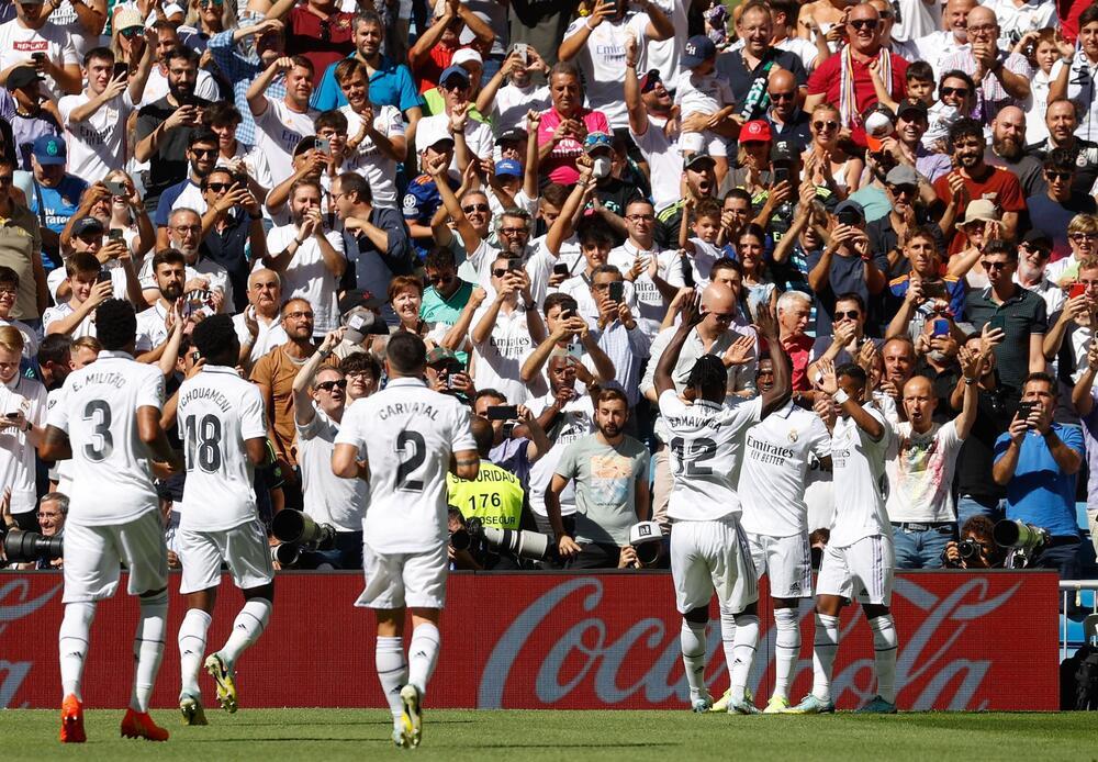 El Real Madrid roe el 'hueso' bético y se queda solo
