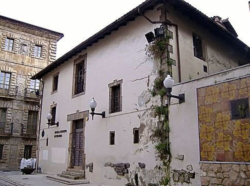 Casa natal del marino y soldado español en tierras asturianas, en su Avilés natal. 