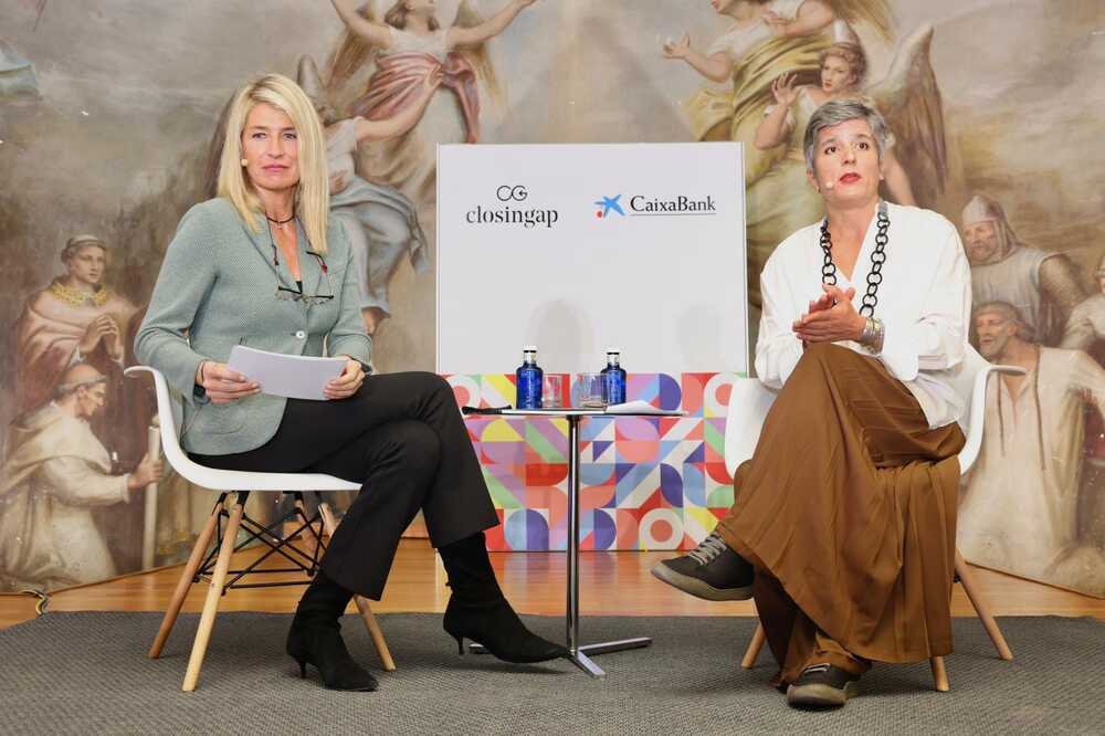 La directora de Cultura y Desarrollo directivo de CaixaBank, Anna Quirós, y la coordinadora del estudio, Verónica López Sabater