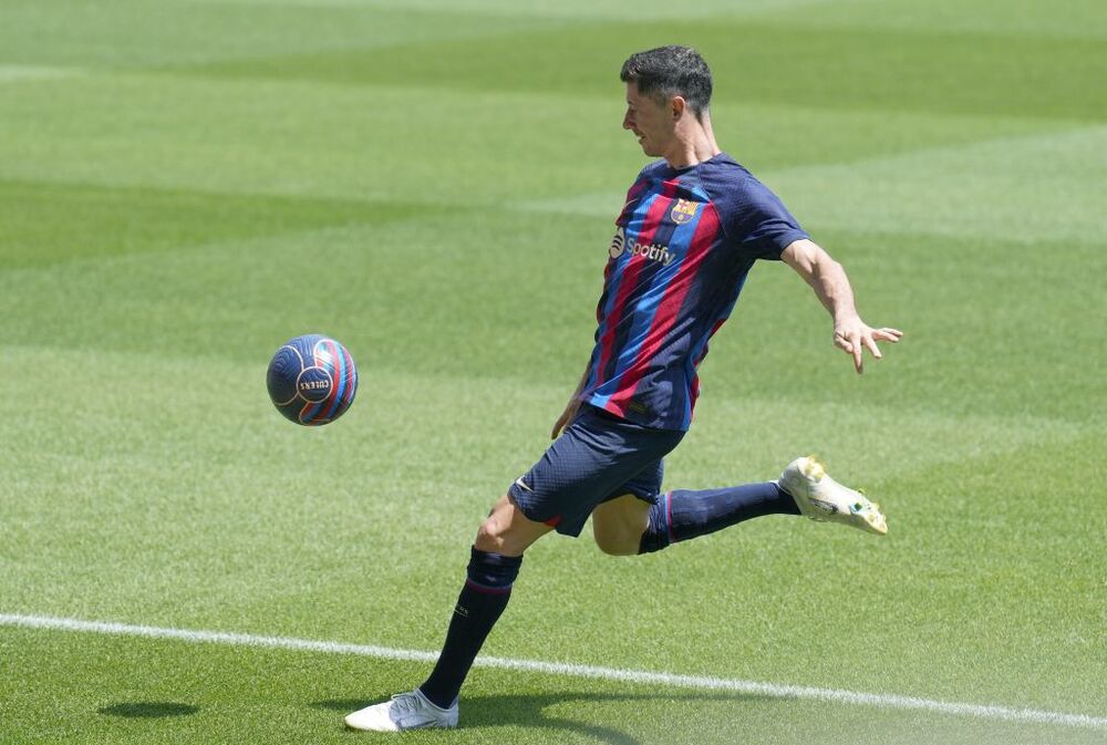 Presentacion del nuevo jugador del FC Barcelona Robert Lewandowski  / ALEJANDRO GARCIA