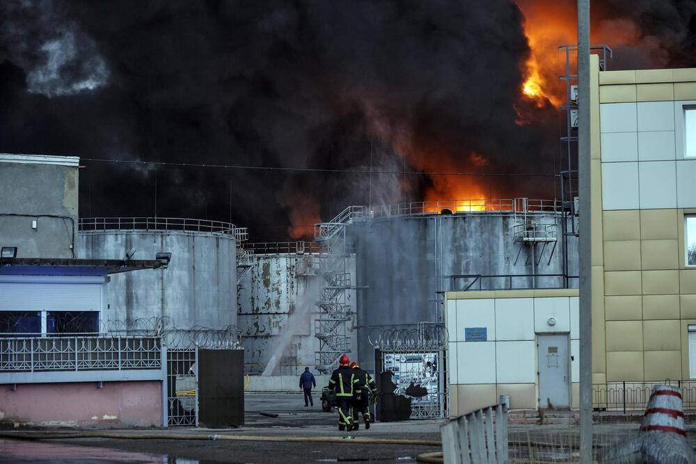 Ucrania confirma la destrucción de su mayor refineria 