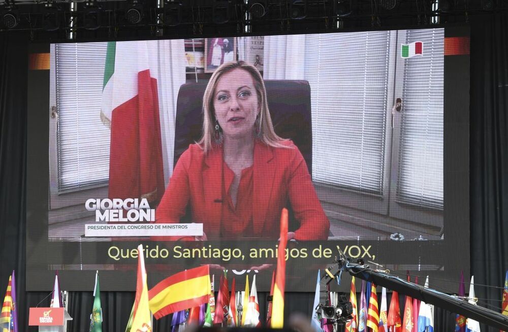 Abascal se rodea de Meloni, Trump y Orbán en Viva22