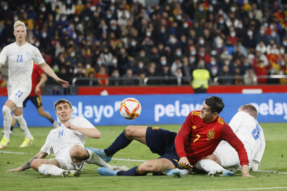 España exhibe contundencia y buen fútbol
