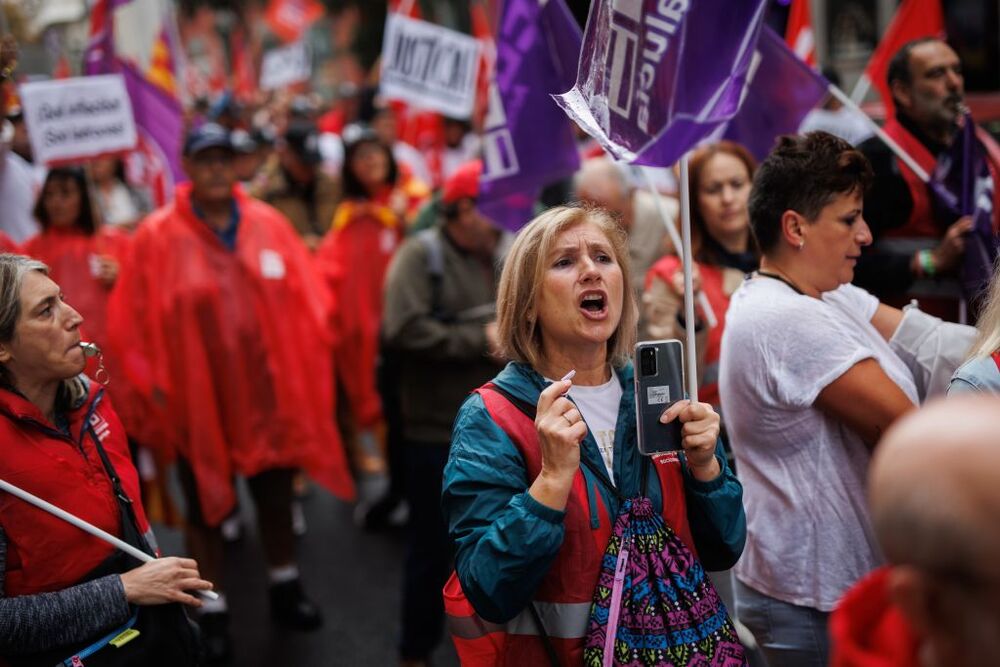 Movilización de CCOO y UGT para exigir a los empresarios que suban los salarios  / ALEJANDRO MARTÍNEZ VÉLEZ