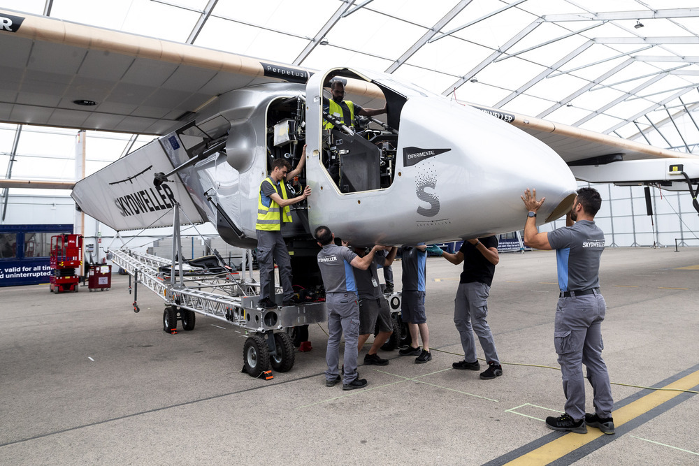 Presentan en la capital el primer avión solar no tripulado