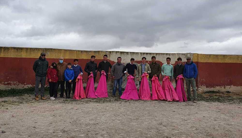 La Escuela Taurina celebró un tentadero el domingo en la ganadería de Tomás Sánchez Cajo, en Albacete.