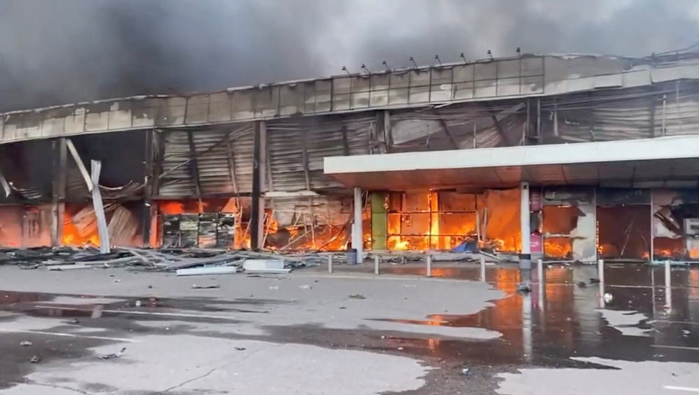 Rusia ataca un centro comercial con más de mil personas dentro