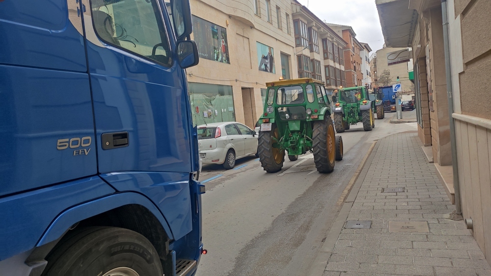 Los agricultores con tractores en la calle para pedir ayuda