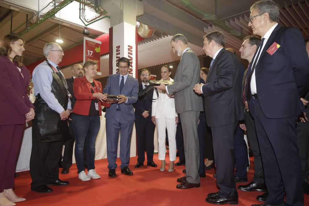 Felipe VI abre el mayor encuentro mundial del vino español