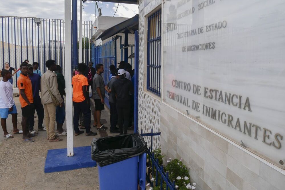 Decenas de inmigrantes entran en Melilla a través de la valla