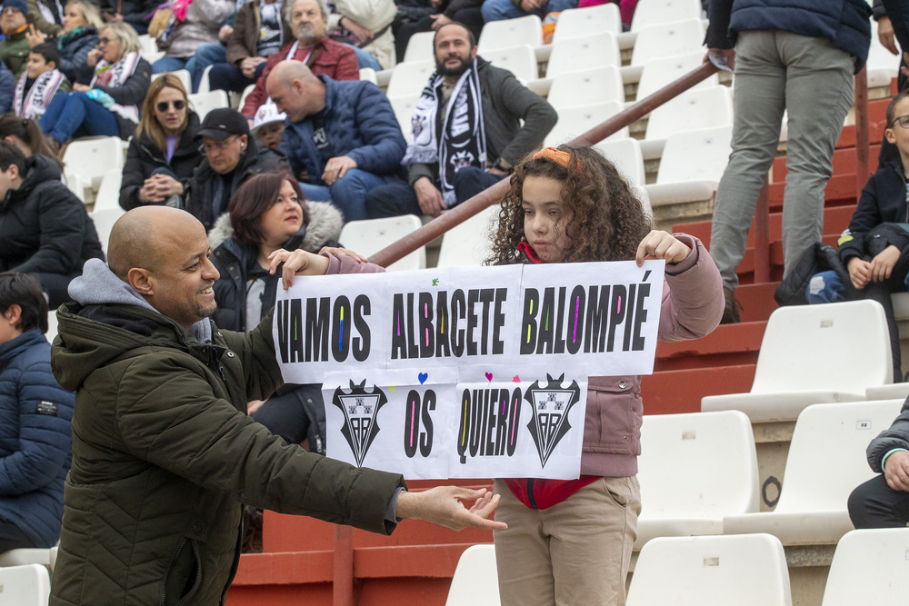 Un momento del partido disputado en el Carlos Belmonte  / JOSÉ MIGUEL ESPARCIA