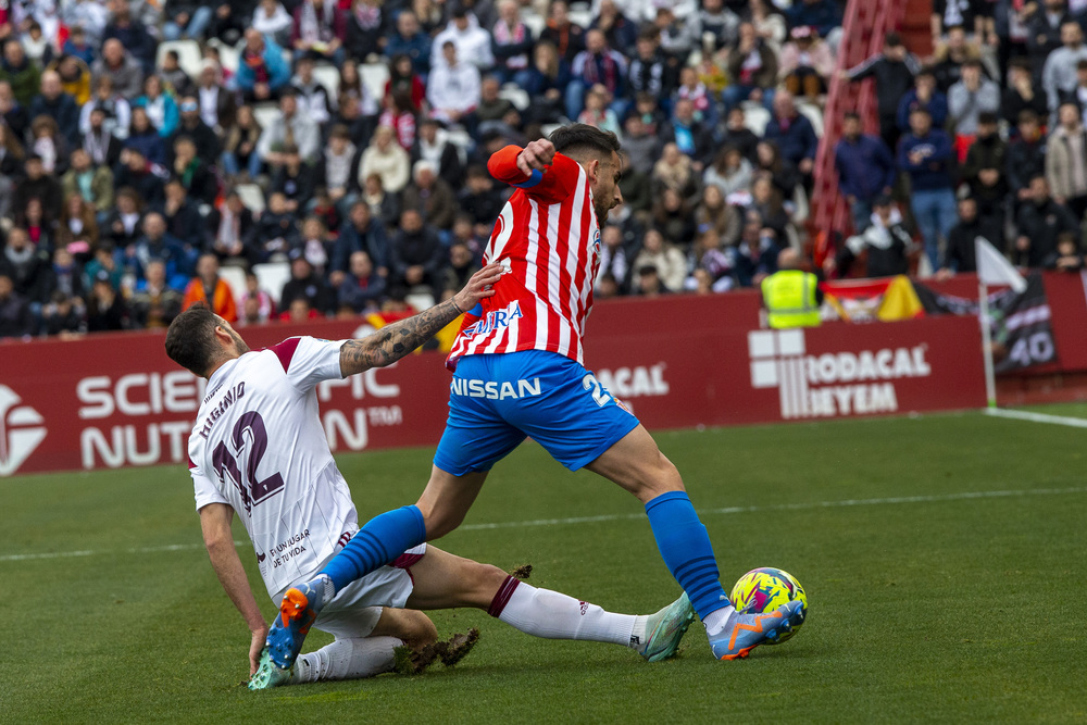 Un momento del partido disputado en el Carlos Belmonte  / JOSÉ MIGUEL ESPARCIA